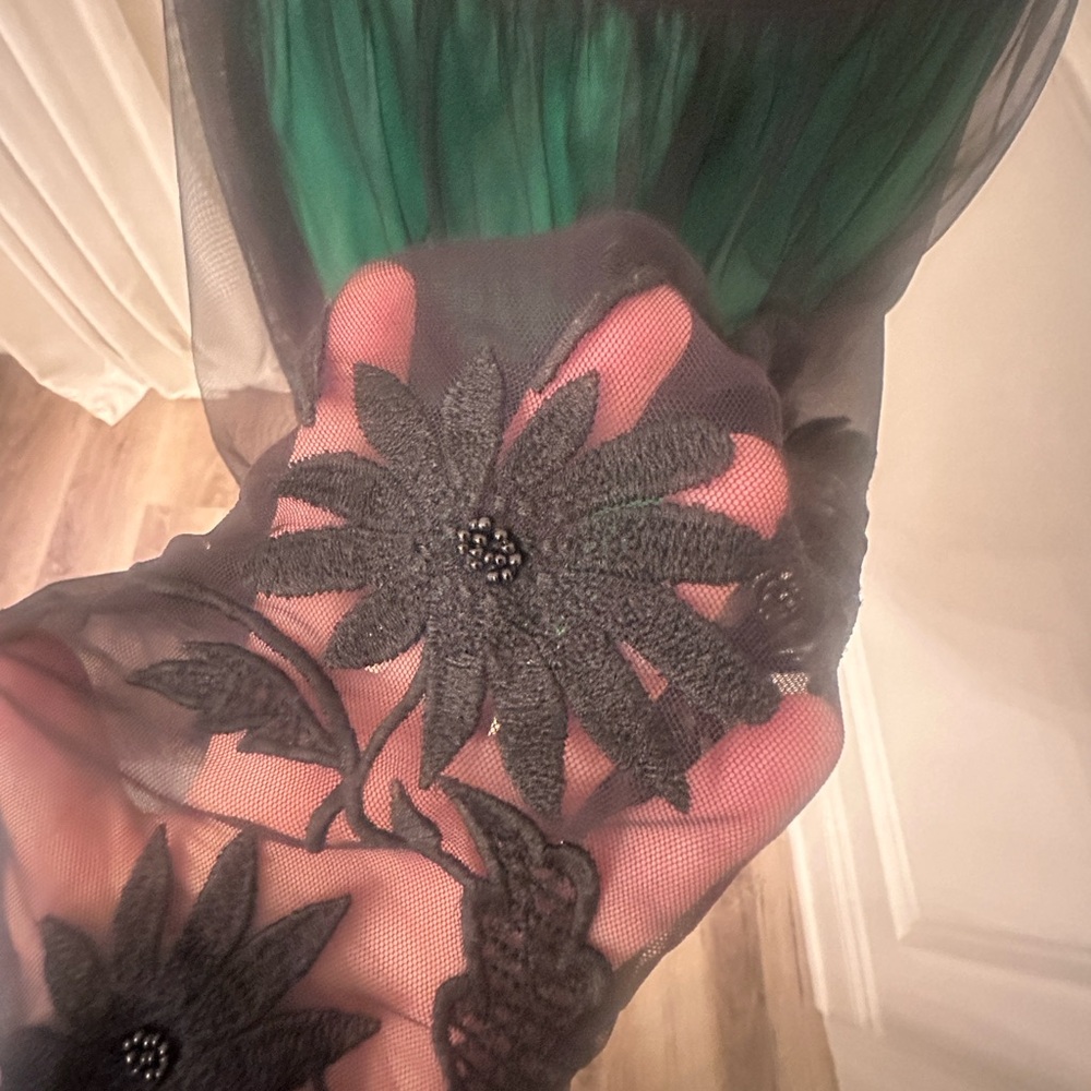 NWOT RARE Anthropologie Lithe Lyceum Green & Black Floral Appliqué Skirt - Picture 4 of 9